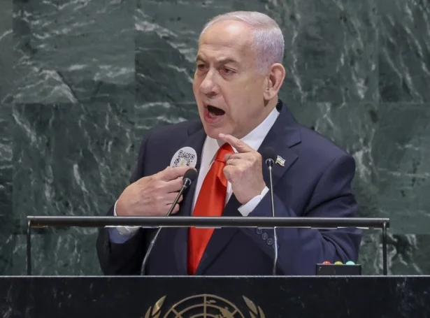 Ísraelski forsætisráðharrin, Benjamin Netanyahu á ST-aðalfundi í New York fríggjadagin (Mynd: EPA)