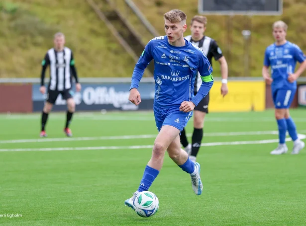 FC Suðuroy skal longu klokkan 15 royna seg móti B36 - TB spælir í Hoyvík í kvøld (Savnsmynd: Sverri Egholm)