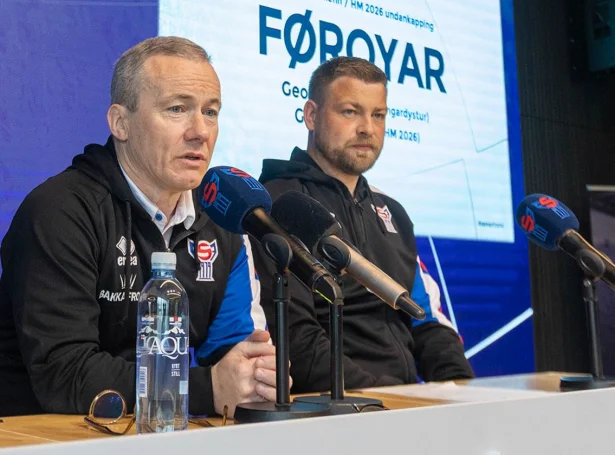 A-landsliðsvenjarin hjá monnum, Eyðun Klakstein og U21-landsliðsvenjarin, Ólavur Mikkelsen - Mynd: Jóhanna Thomsen