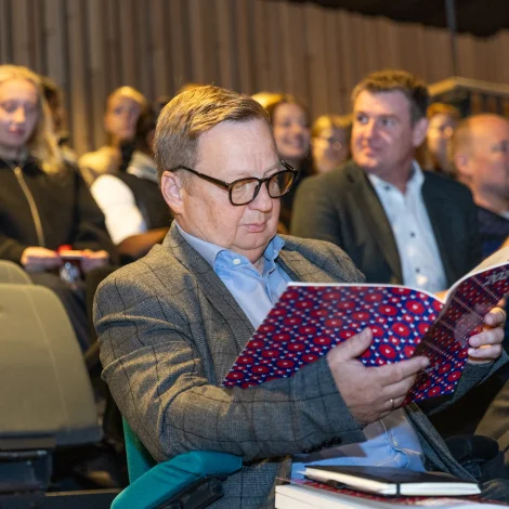 Fíggjarlógin til viðgerðar í dag