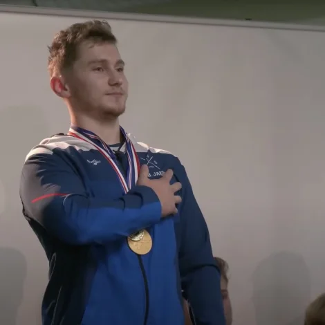 Sofus B. Jakobsen er fyrsti føroyingurin, sum er vorðin norðurlendskur ungdómsmeistari í styrkiítrótti (Mynd: Føroya Styrkisamband)