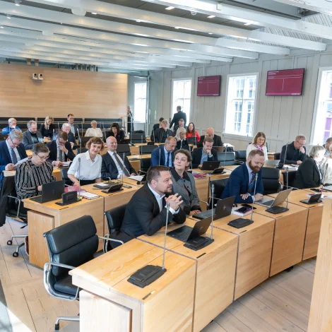 Nú koma ófraboðaðir fyrispurningar fyri