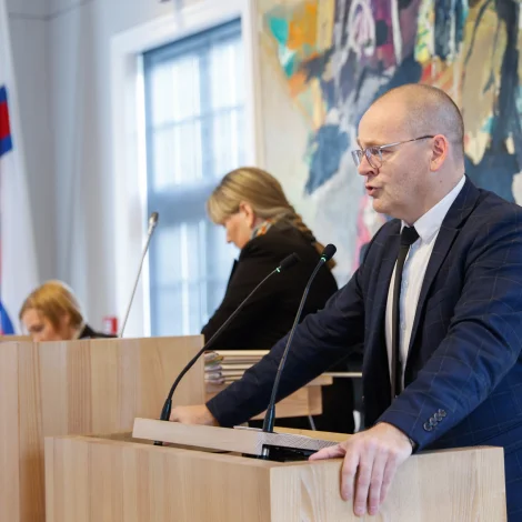 Lestrarstuðulin í Føroyum skal vera 6.139 krónur um mánaðin