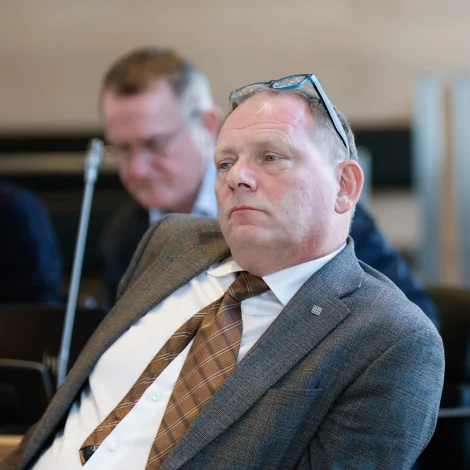 Uppskotstillarar: Sjálvsavgerðarrætturin skal vera hjá kvinnuni
