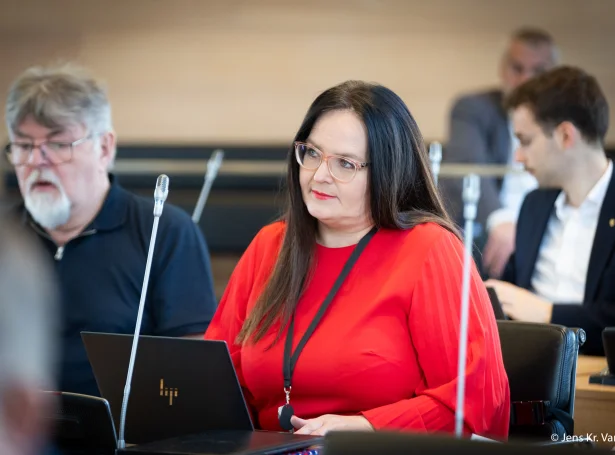 Hanna Jensen staðfesti, at persónligt frælsi er grundleggjandi, men at hetta málið er meira enn tað (Mynd: Jens Kr. Vang)