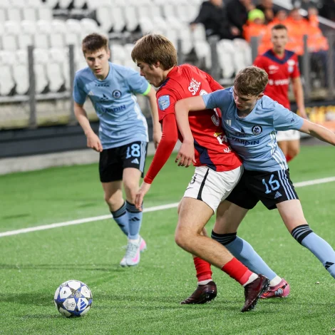 Víkingur stóð seg væl í 1. umfari og sendi estiska mótstøðu út við greiðum heimasigri. Hesaferð vitjaði eitt væl sterkari lið á Tórsvølli (Savnsmynd: Sverri Egholm)