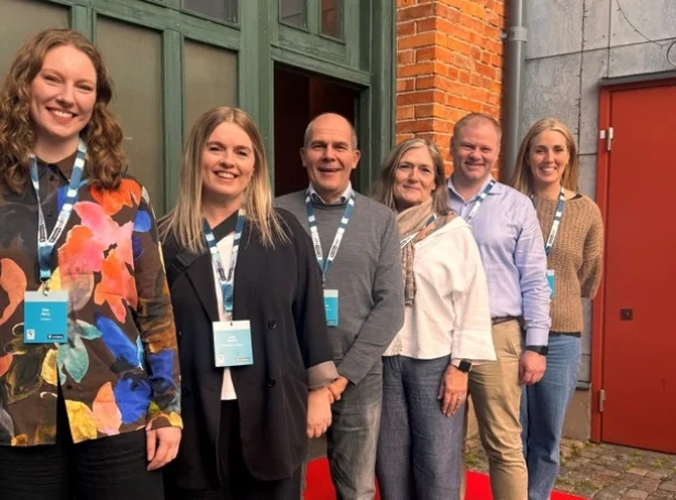 Elsa Berg, borgarstjóri, Anja Weyhe, forkvinna í byggi- og býarskipanarnevndini, Boði Haraldson, býarverkfrøðingur og leiðari á teknisku deild, Barbara Mikkelsen, byggifrøðingur á býarskipanardeildini, Fríður P. Dalsgarð, tekniskur stjóri, og Birita Wardum, býararkitektur og deildarleiðari á býarskipanardeildini