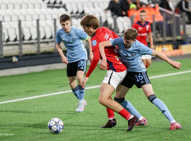 Víkingur stóð seg væl í 1. umfari og sendi estiska mótstøðu út við greiðum heimasigri. Hesaferð vitjaði eitt væl sterkari lið á Tórsvølli (Savnsmynd: Sverri Egholm)