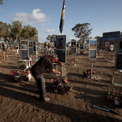 Ísraelar minnast tvey ára dagin fyri blóðuga dagin