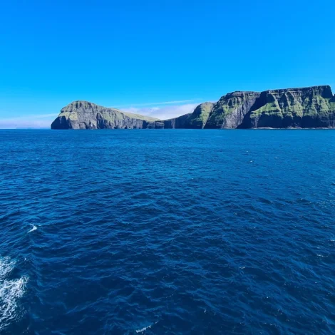 Sjógvurin met heitur seks mánaðir á rað