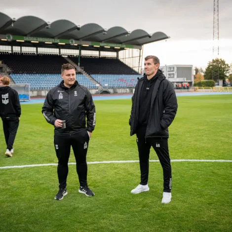 Dan Brimsvík og Andreas Bjelland undan dystinum móti Hvidovre í gjár. Hesin endaði 2-2. Teir hava heilt ymiskar bakgrundir, men hava seinastu tíðina staðið á odda fyri Superliga-niðurflytarunum (Mynd: Lyngby Boldklub)