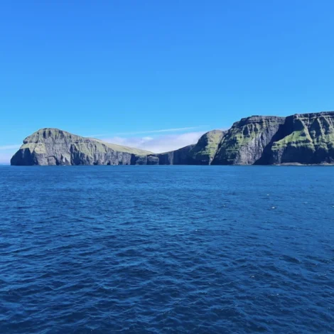 Sjógvurin met heitur seks mánaðir á rað