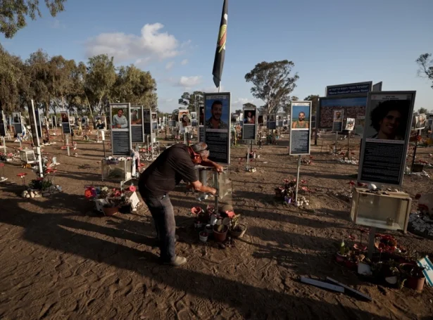 Økið har Nova festivalurin varð hildin tvey ár eftir sorgarleikin, sum byrjaði blóðuga kríggið millum Ísrael og Hamas-felagsskapin í Gaza (Mynd: EPA)