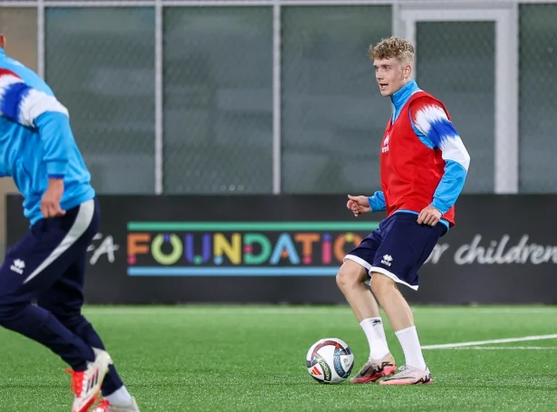 Tekniskt dugnaligi sentrali miðvallarin er uppvaksin í B36 og hevur seinasta árið spælt í Svøríki. Mattias Hellisdal hevur framvegis U21-aldur, men boð eru eftir honum longuri uppi (Mynd: Hans Erik Danielsen/FSF)