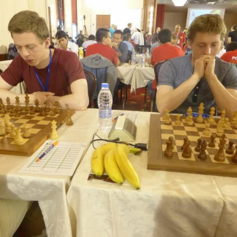 Brøðurnir Rógvi og Høgni Egilstoft Nielsen telvaðu báðir remis móti Finnlandi  í gjár. Báðir høvdu eitt skifti greiðan fyrimun