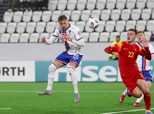Hanus Sørenen skorar sítt seinna mál í 4-0 sigrinum á Montenegro í HM-undankappingini í fjør, har Føroyar settu fleiri met. Montenegro er í ovasta styrkisbólki í lutakastinum - Føroyar í tí triða pottinum (Mynd: Sverri Egholm)
