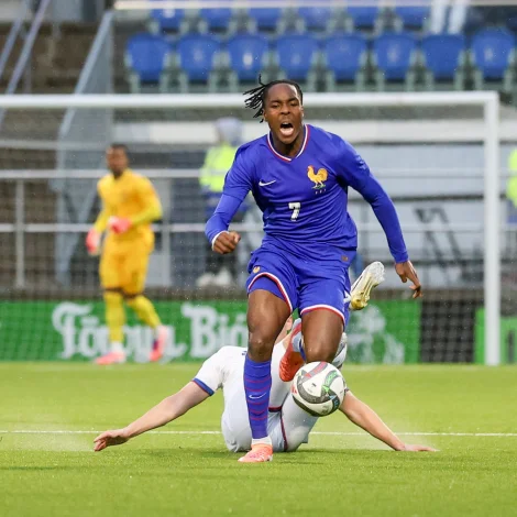 Frakland var alt ov sterkt, men Føroyar eru framvegis á odda í bólkinum og kunnu leggja størri trýst á sveisar í dag (Mynd: Sverri Egholm)