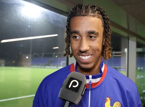 Video: Manchester United-miðverjin hevur nú góð minnir úr Føroyum