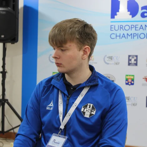 Luitjen Akselsson Apol hevur nú fingið glið á í EM-kappingini í Georgia. Í gjár vann hann annan dagin á rað.