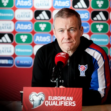 Talan er um eina ógvuliga keðiliga skrá fyri føroyska landsliðið, tá Nations League er á skránni í heyst - serliga í fyrra og longra vindeyganum. Eyðun Klakstein staðfestir avbjóðinga, men eisini. - 