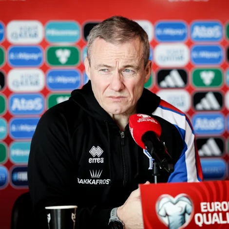 Stutt undan dystinum móti Kekkia fær landsliðsvenjarin eisini staðfest, at sigurin hóskvøldið sanniliga kann nýtast til ymiskt - tó ikki ov nógv. Fyrsta bríksl á Tórsvølli verður klokkan 17 (Mynd: Sverri Egholm)