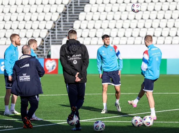 Føroyar skulu aftur stríðast um stig á Tórsvølli í morgin - eitt stig er nóg mikið fyri at taka metið fyri eina HM/EM-undankapping (Mynd: Sverri Egholm)