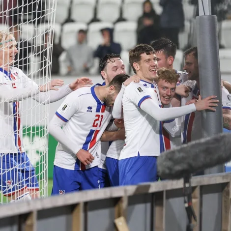 Stórur fagnaður eftr 2-1 málið (Mynd: Sverri Egholm)