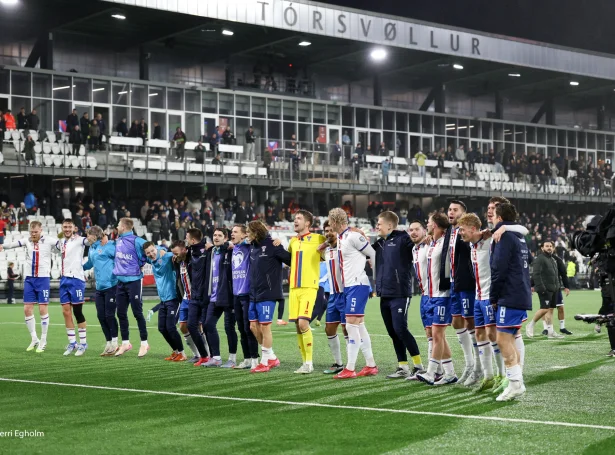 Flottir sigrar á Tórsvølli í oktober og so var stigametið tryggjað. Føroyar enda søguliga landsliðsárið við venjingardysti týskvøldið (Mynd: Sverri Egholm)