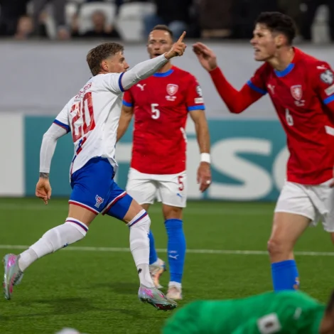 Kekkar knarra, eftir at Hanus Sørensen hevur lagt Føroyar á odda (Mynd: Jóhanna Thomsen/FSF)