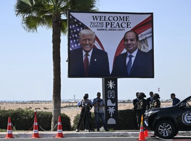 Amerikanski forsetin, Donald Trump og Abdel Fattah al-Sisi, forseti í Egyptalandi standa á odda fyri toppfundinum í Egyptalandi (Mynd: EPA)