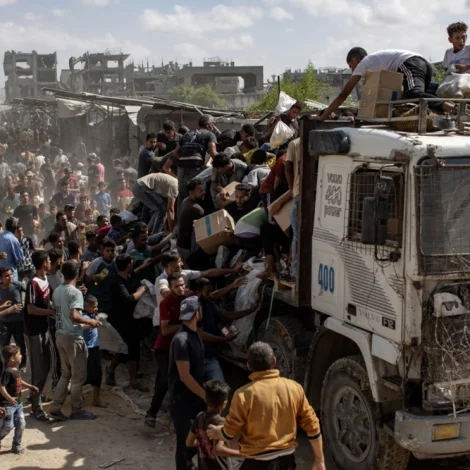 Nú koma lastbilarnir við neyðhjálp til Gazabúgvar