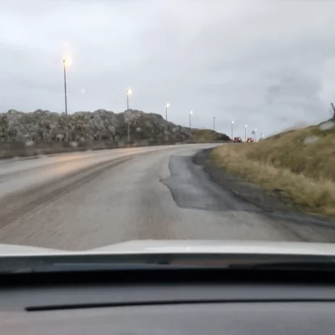 Lappaloysnir á asfaltinum órógva