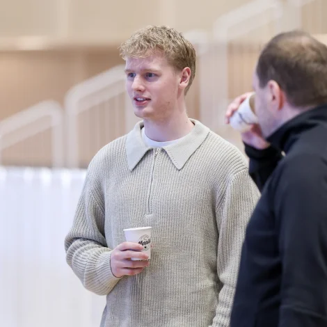 Dánjal Ragnarsson í Lambaughøllini í Reykjavík í oktober, tá føroyska kvinnulandsliðið spældi har. Hann fer framhaldandi at hava heimavøll har (Mynd: Sverri Egholm)