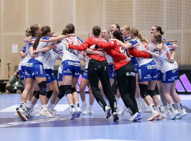 Stórur fagnaður í Reykjavík (Mynd: Sverri Egholm)