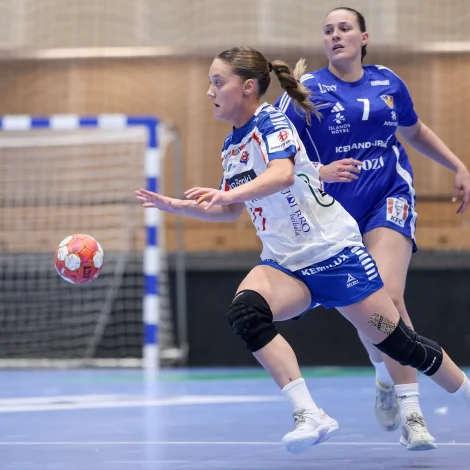 Jana Mittún og hinar sigraðu í 1. umfari í undankappingini, tá Ísland tók ímóti. Um fýra dagar bresta liðini saman aftur, har so at siga alt er uppá spæl (Mynd: Sverri Egholm)