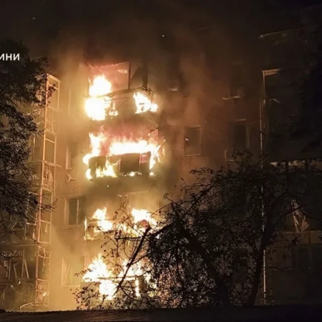 Zelenskyj: Russland roynir at raka sløkkiliðsfólk