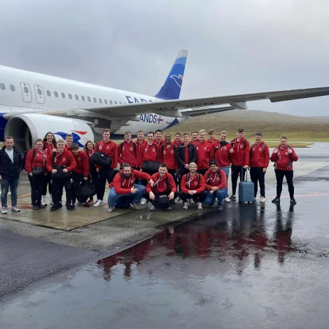 StÍF-ferðalagið við fráferð í Føroyum - man visti, at talan varð um eina ógvuliga stóra uppgávu í Serbia (Mynd: StÍF)