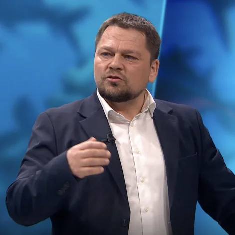 Landsstýrismaðurin kastar trupulleikan yvir á sína umsiting