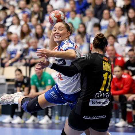 Taptu dystin í seinna hálvleiki