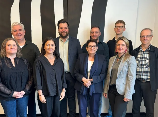 Frá vinstru: Súsanna Funding, Rubek Lillaa, Svanna Dam Joensen, Eirikur í Jákupsstovu, Ása Olsen, Teitur Jóannesarson, Bartal Dahl Andreassen, Jenny í Heiðunum og Leif Olsen