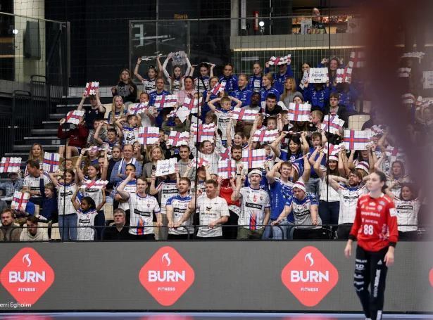 Føroyska fjepparafelagið undir dystinum móti Montenegro í oktober (Mynd: Sverri Egholm)