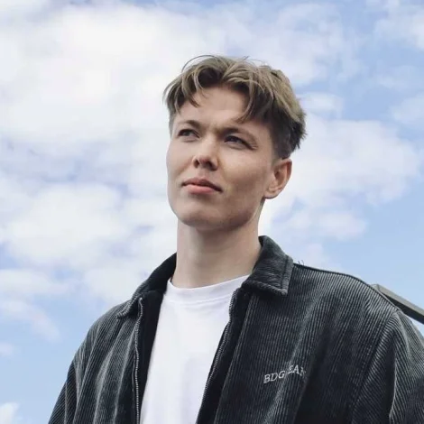 Beinir - Einsamallur á palli