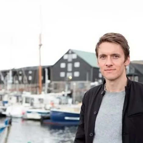 - Eri fegin um at kunna geva mítt íkast við nøkrum so gamalsligum sum einari røðu