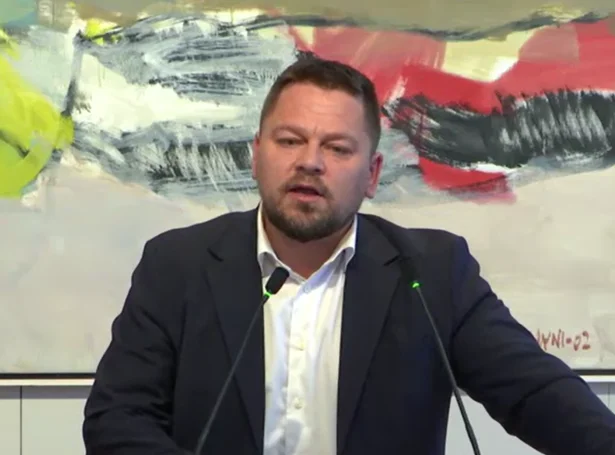 Jóhan Christiansen er nógv á tingsins røðarapalli í dag (Skíggjamynd: logting.fo)