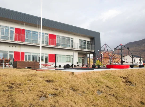 Í hesum døgum gera næmingar í Skúlanum á Giljanesi eitt serligt átak fyri at stuðla landsinnsavningini hjá Krabbameinsfelagnum (Mynd: vaga.fo)