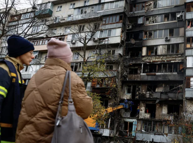 Hesin bygningurin varð m.a. raktur í álopinum á Kyiv í nátt (Mynd: Reuters)