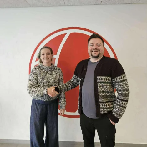 Mary-Ann Zachariassen, forkvinna í ungdómsnevndini, saman við Súna Olsen  (Mynd: ÍF)