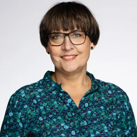 May-Britt Skoradal framflutt til lektara í heilsuvísindum