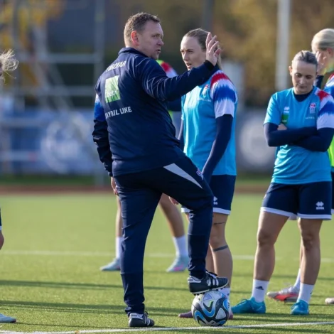 Pætur Smith Clementsen og føroyska liðið fingu ikki úrslit burtuúr Baltic Cup - venjarin peikar tó á nøkur onnur ting (Mynd: FSF/Jóhann Thomsen)