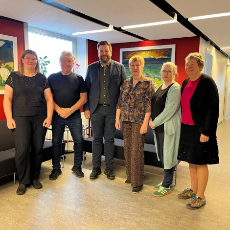 Fólkapensjónin og fyritíðarpensjónirnar mugu hækkast